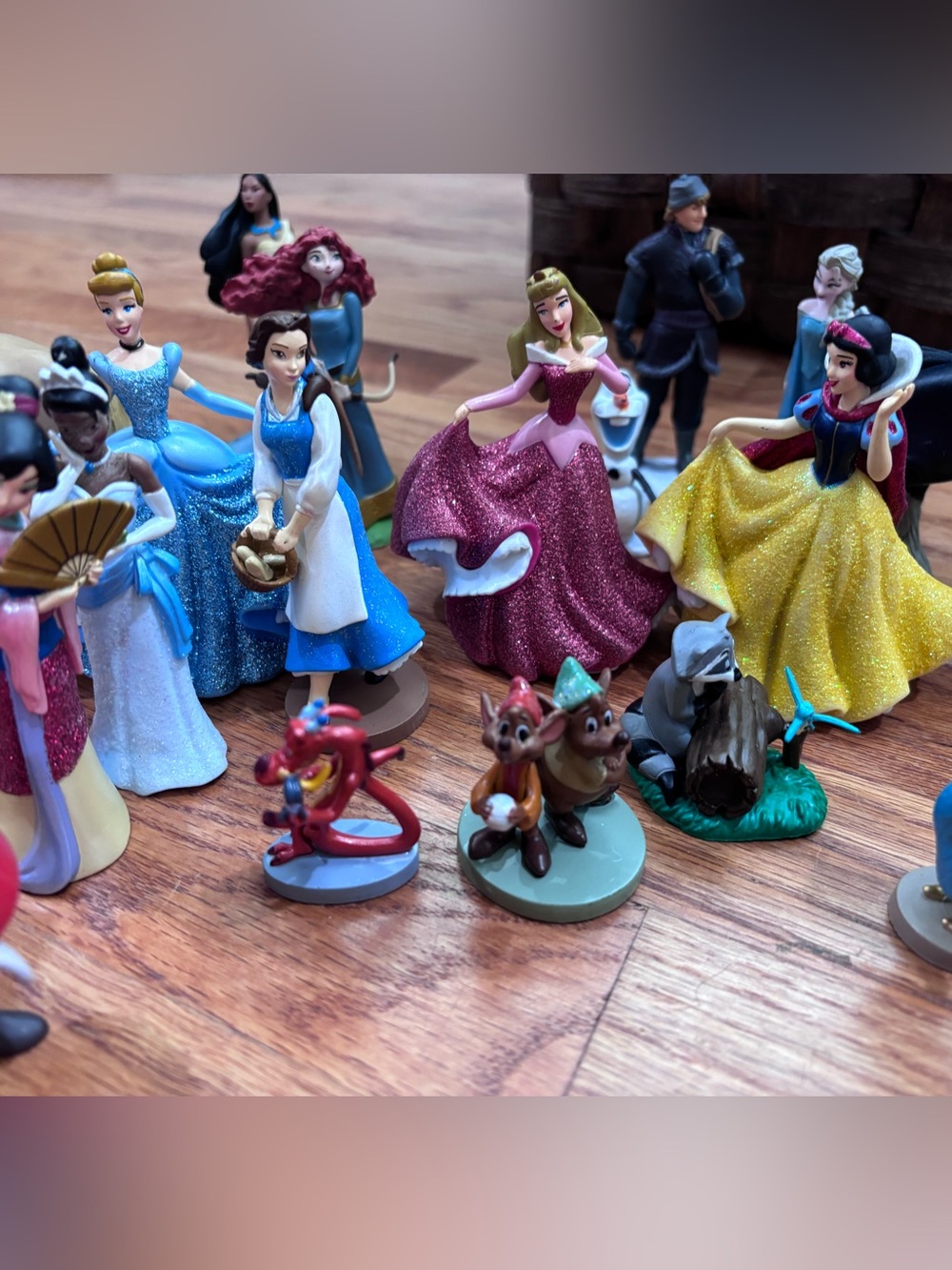 Disney Princess Figure Collection - Blue, Yellow, Pink, Red, Black - Picture 3 of 5